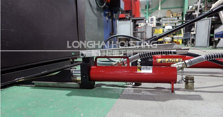 印刷機安裝就位 印刷機安裝就位